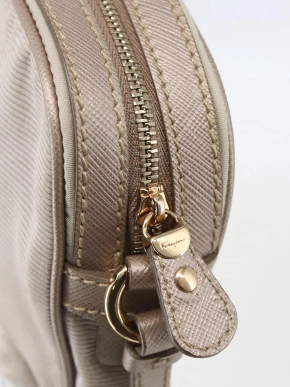 Salvatore Ferragamo Vala Shoulder Bag Nylon Beige Gold Auth 159964 - Picture 14 of 16